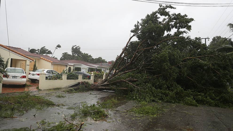 Bão[-]Irma[-]trút[-]cơn[-]thịnh[-]nộ[-]xuống[-]Florida